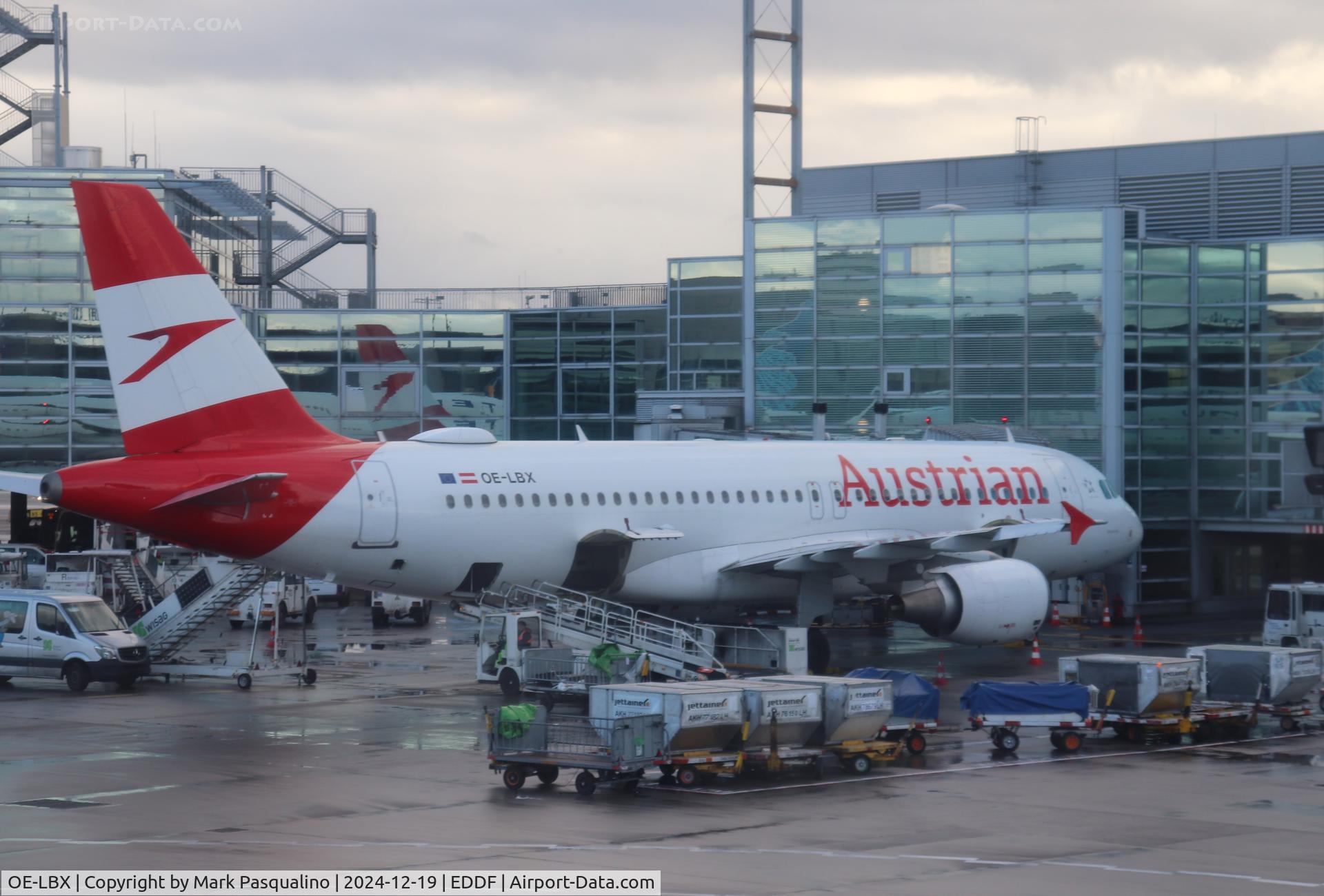 OE-LBX, 2002 Airbus A320-214 C/N 1735, Airbus A320-214