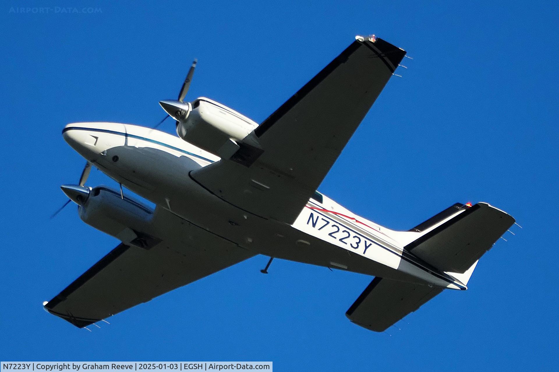 N7223Y, 1985 Beech 58 Baron C/N TH-1456, Departing from Norwich.