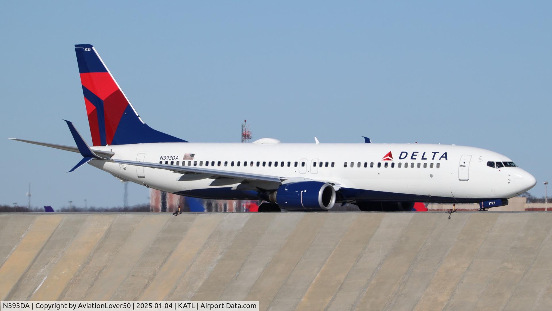 N393DA, 2000 Boeing 737-832 C/N 30377, Delta 738