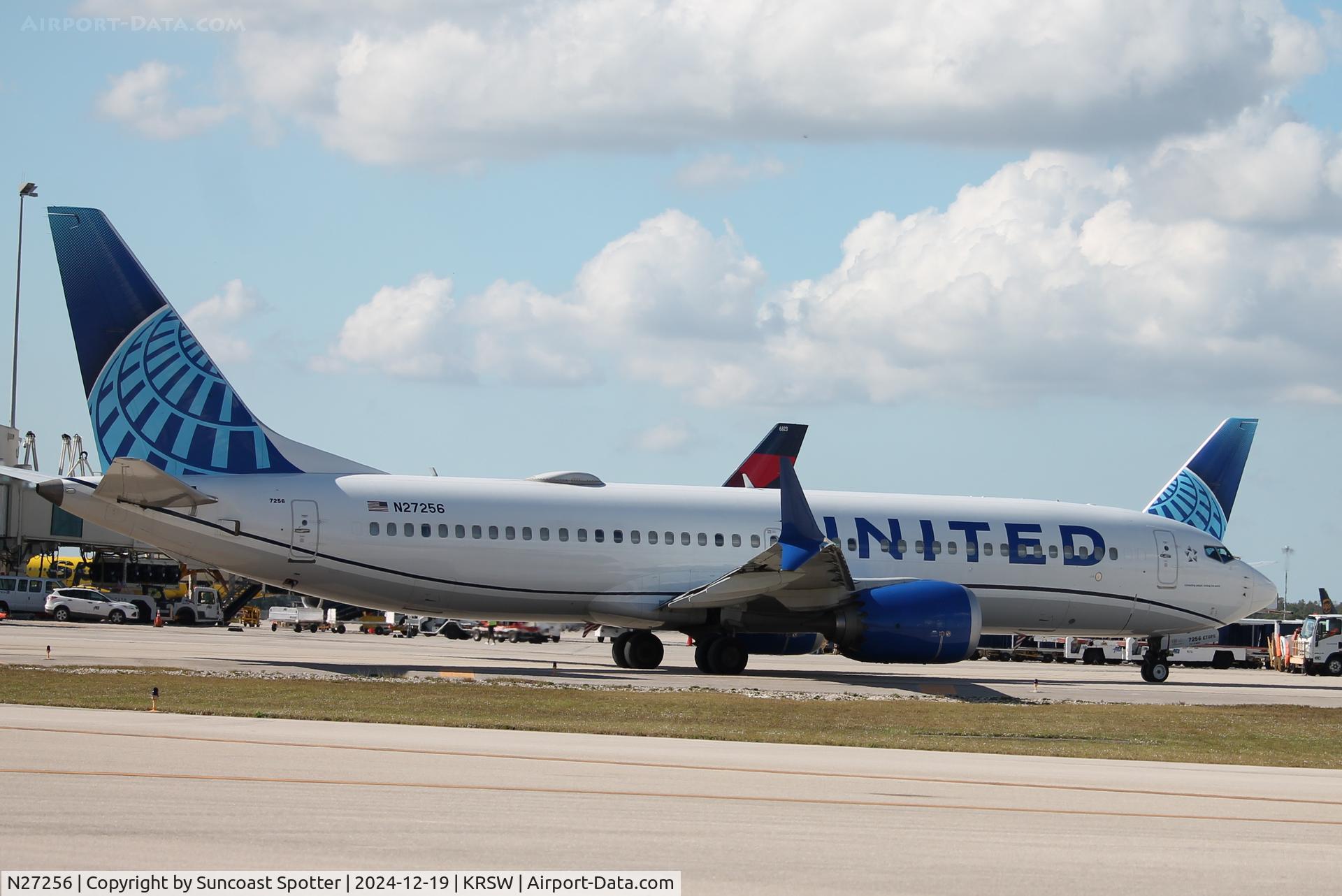 N27256, 2021 Boeing 737-8 MAX C/N 64447, United Flight 2410 taxis at Southwest Florida International Airport prior to flight to Newark-Liberty International Airport