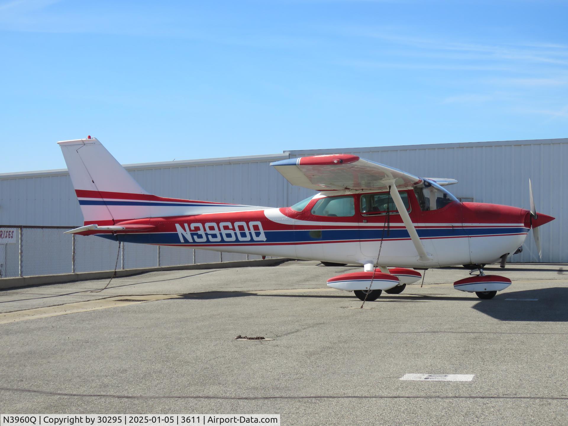N3960Q, 1971 Cessna 172L C/N 17260060, Parked