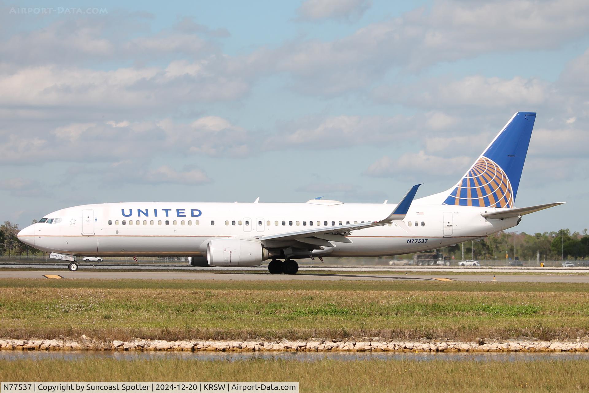 N77537, 2016 Boeing 737-800 C/N 62767, United Flight 677 taxis at Southwest Florida International Airport prior to flight to Denver International Airport