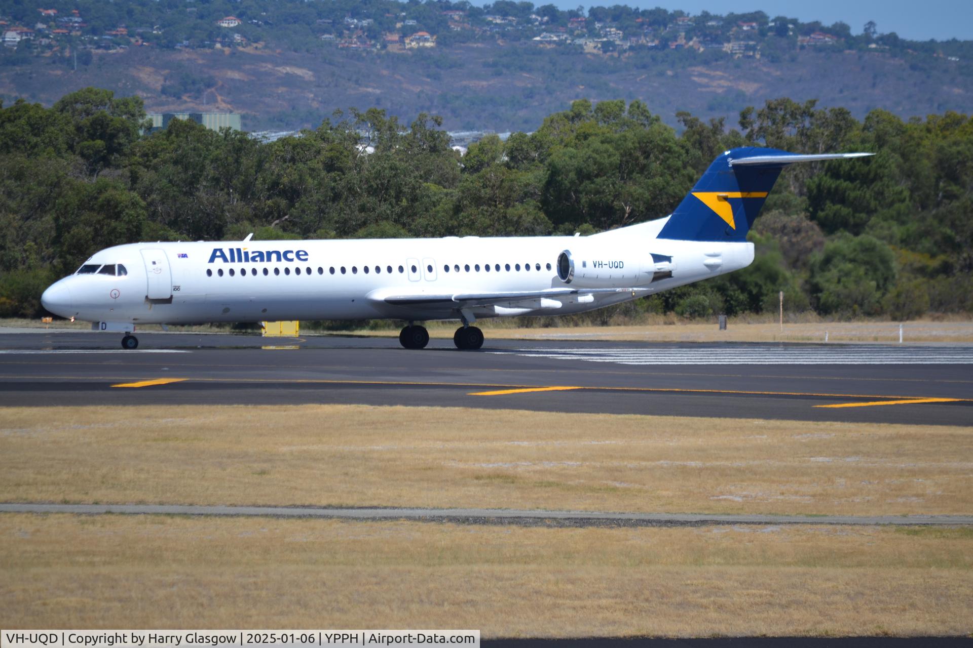 VH-UQD, 1993 Fokker 100 (F-28-0100) C/N 11460, Departing on 03