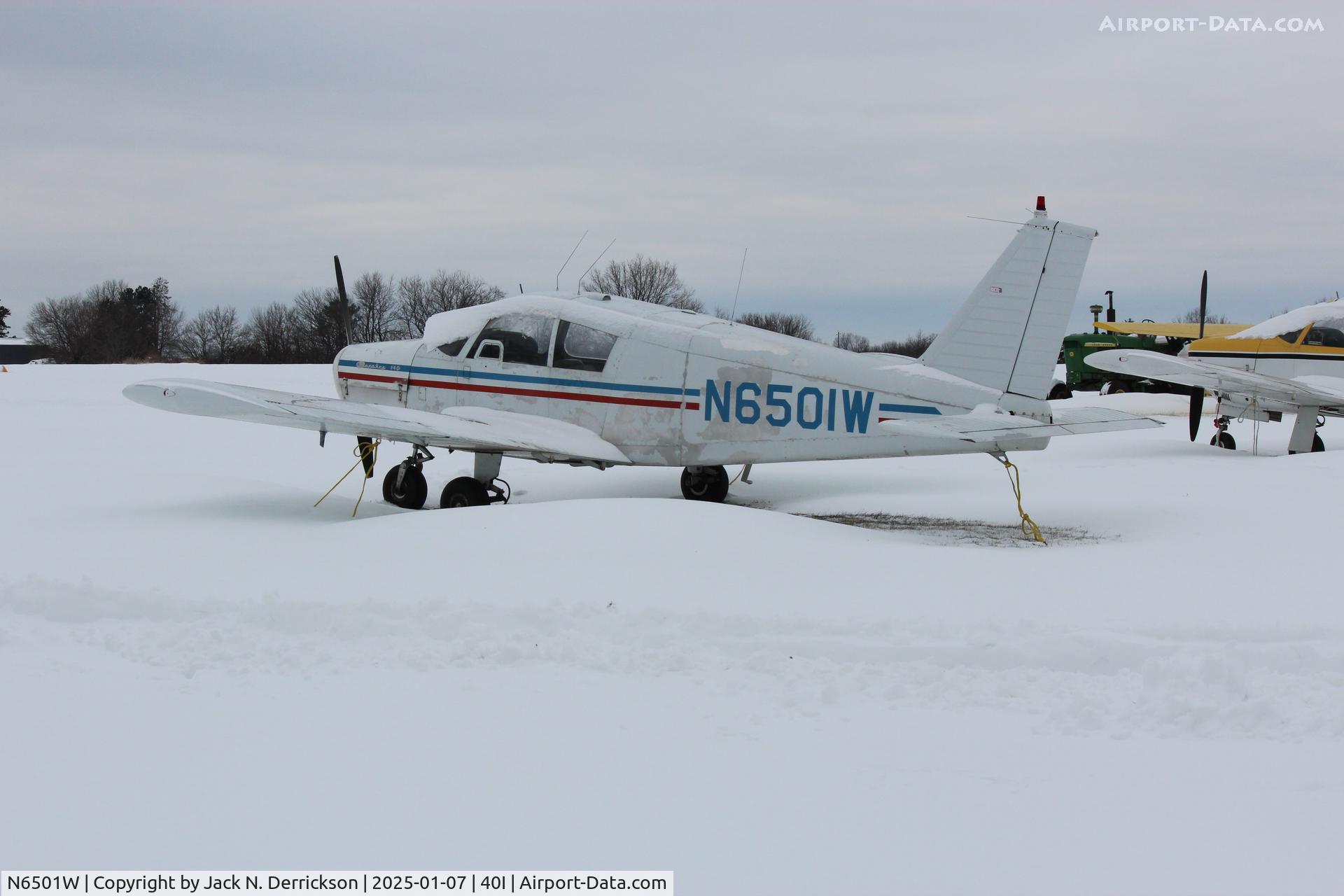 N6501W, 1964 Piper PA-28-140 C/N 28-20578, Cherokee in the snow