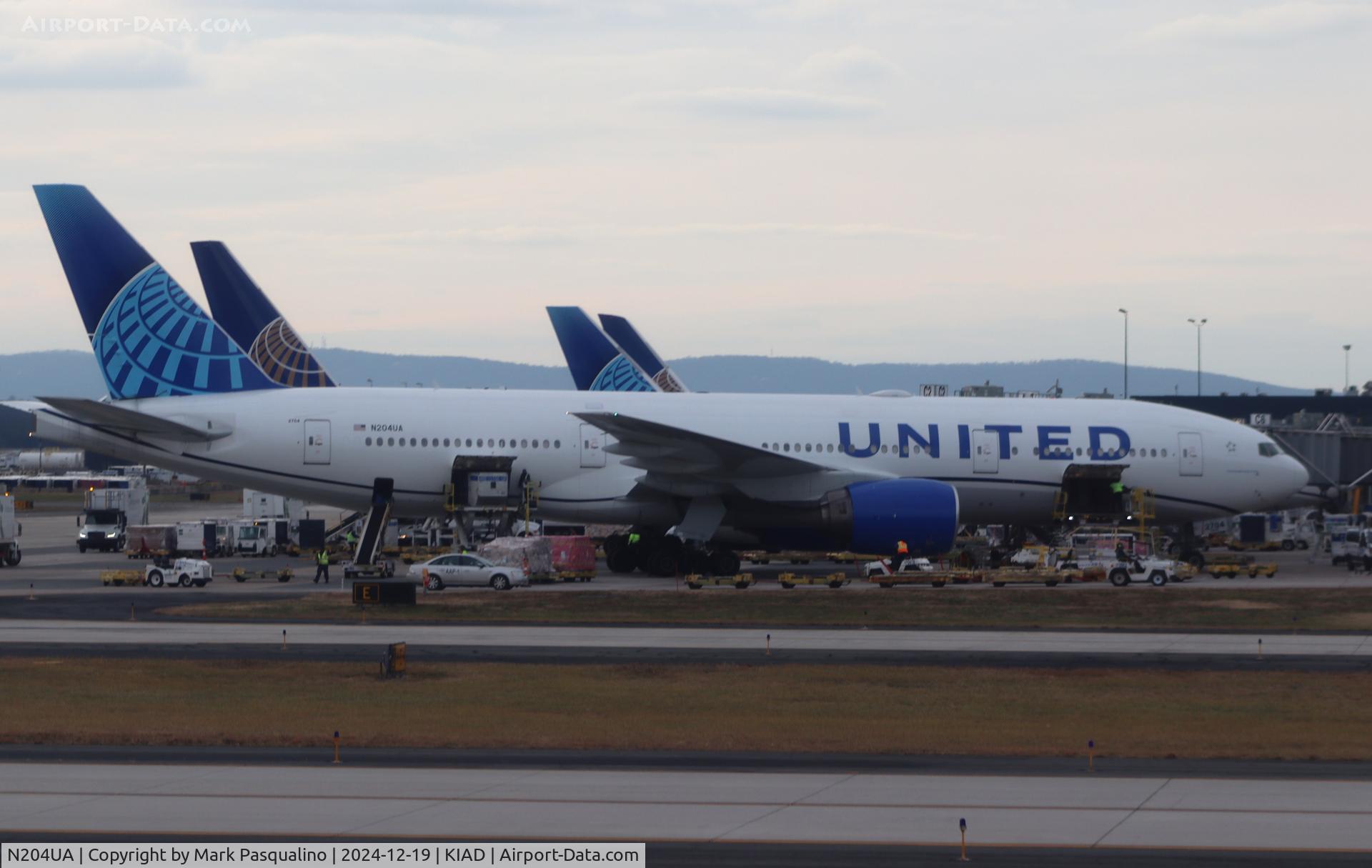 N204UA, 1999 Boeing 777-222/ER C/N 28713, Boeing 777-222/ER