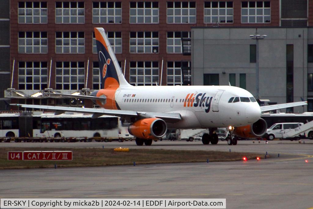 ER-SKY, 2004 Airbus A319-131 C/N 2326, Taxiing
