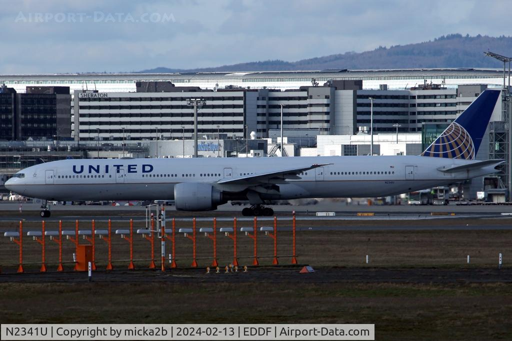 N2341U, 2017 Boeing 777-300/ER C/N 63721 / 1493, Taxiing