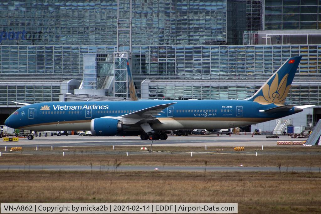 VN-A862, 2015 Boeing 787-9 Dreamliner C/N 35152, Taxiing