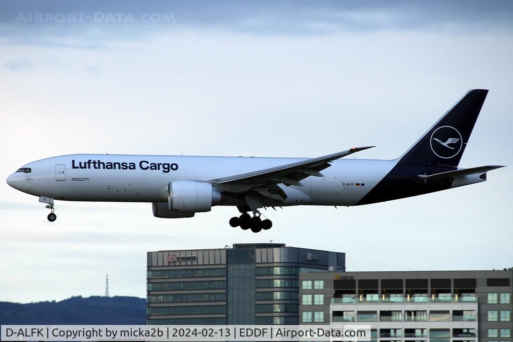 D-ALFK, Boeing 777-F C/N 67146, Landing