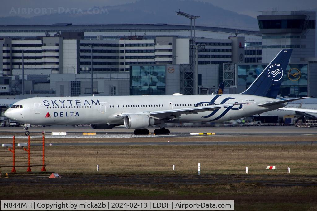 N844MH, 2002 Boeing 767-432/ER C/N 29717, Taxiing