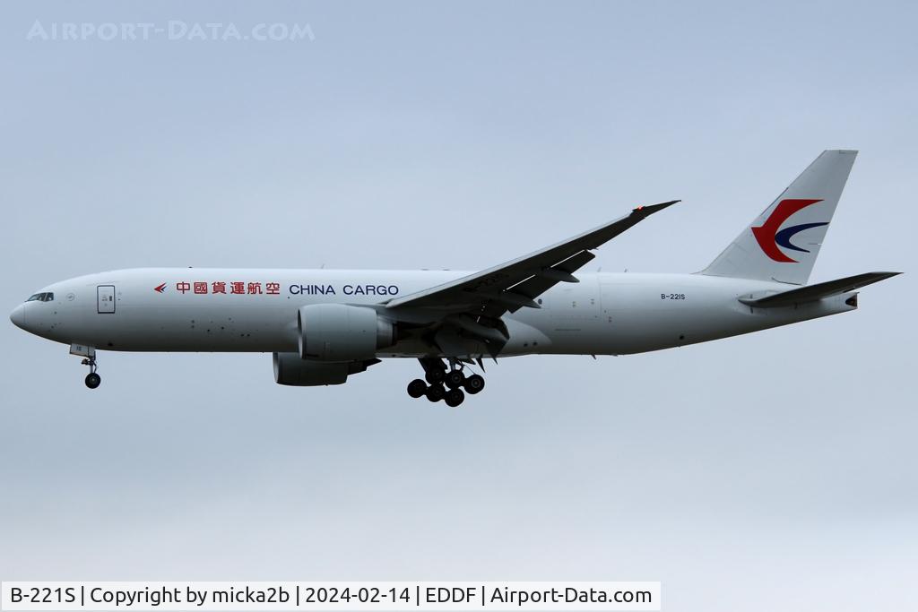 B-221S, 2021 Boeing 777-F C/N 67453, Landing