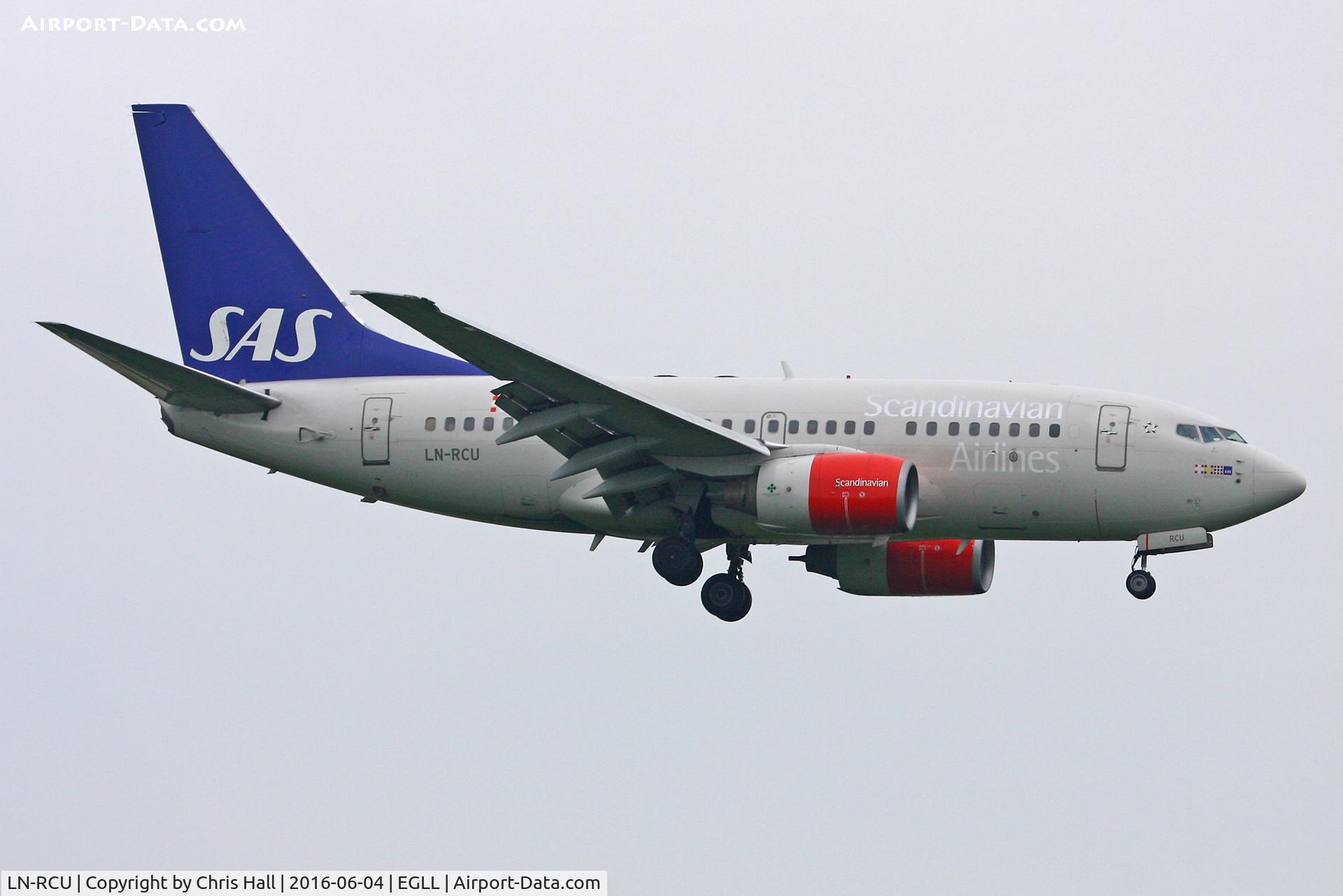LN-RCU, 1999 Boeing 737-683 C/N 30190, Heathrow