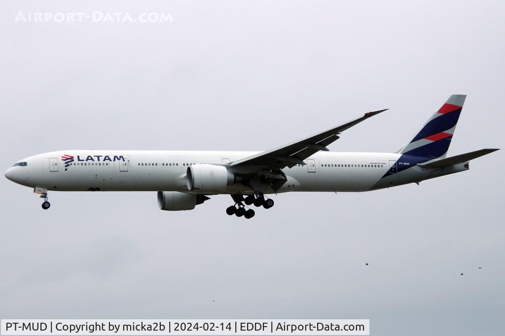 PT-MUD, 2008 Boeing 777-32W/ER C/N 37667, Landing