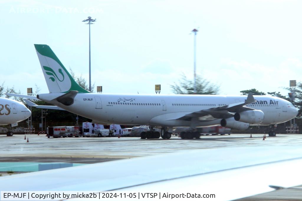 EP-MJF, 2000 Airbus A340-313 C/N 331, Parked