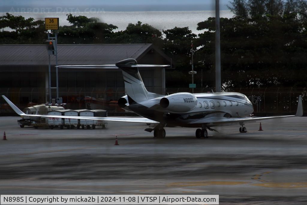 N898S, 2018 Gulfstream G-VI (G650ER) C/N 6316, Parked