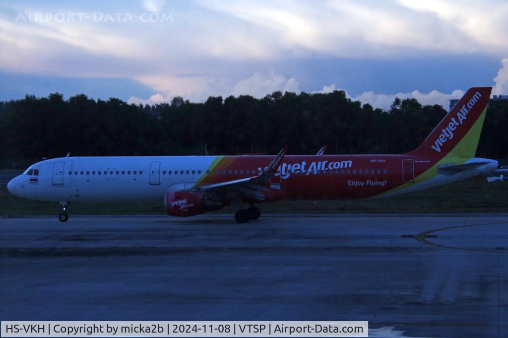 HS-VKH, 2015 Airbus A321-211(WL) C/N 6852, Taxiing