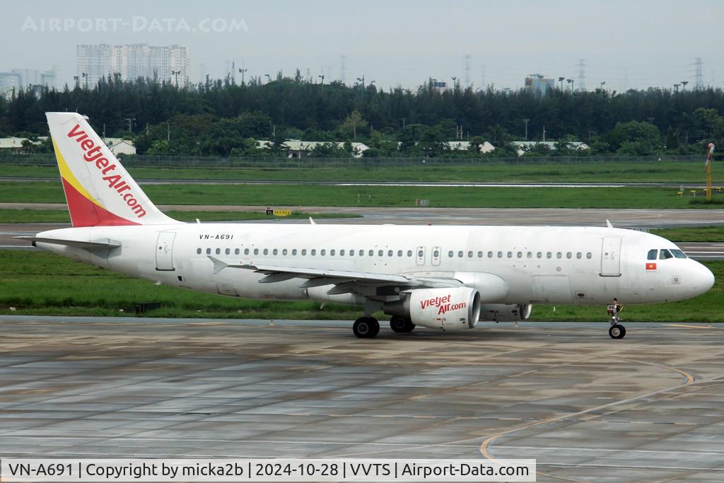 VN-A691, 2010 Airbus A320-214 C/N 4504, Taxiing