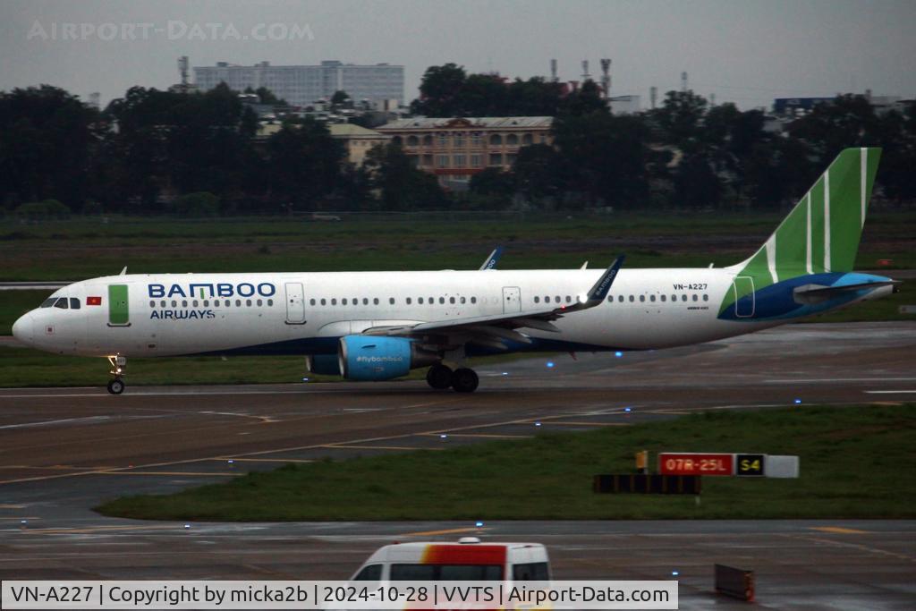 VN-A227, 2013 Airbus A321-211 C/N 5485, Taxiing