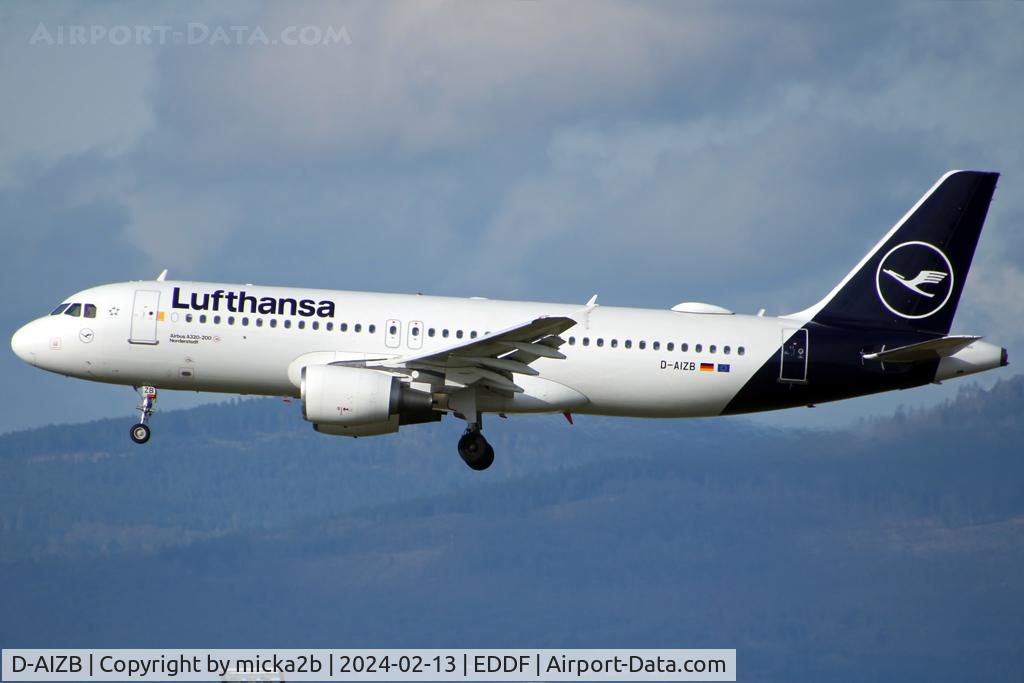 D-AIZB, 2009 Airbus A320-214 C/N 4120, Landing
