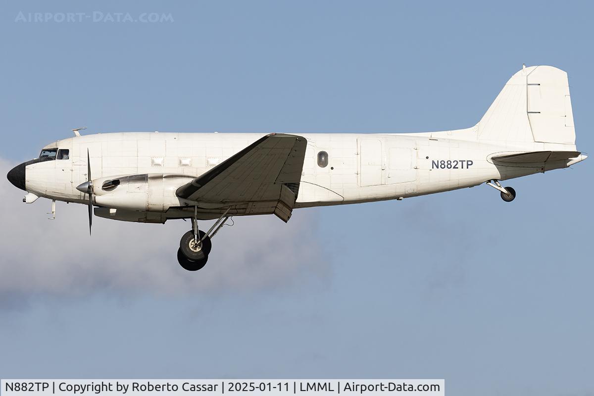 N882TP, Douglas DC-3-65TP C/N 32644, Runway 31