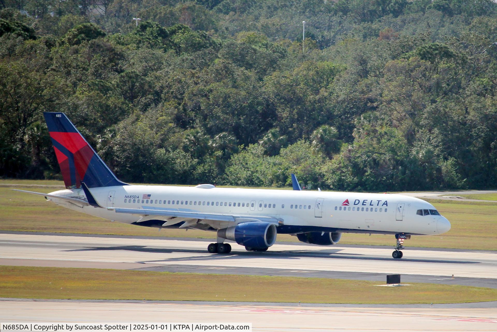 N685DA, 1995 Boeing 757-232 C/N 27588, Delta Flight 1525 arrives on Runway 1L at Tampa International Airport following flight from Hartsfield-Jackson Atlanta International Airport