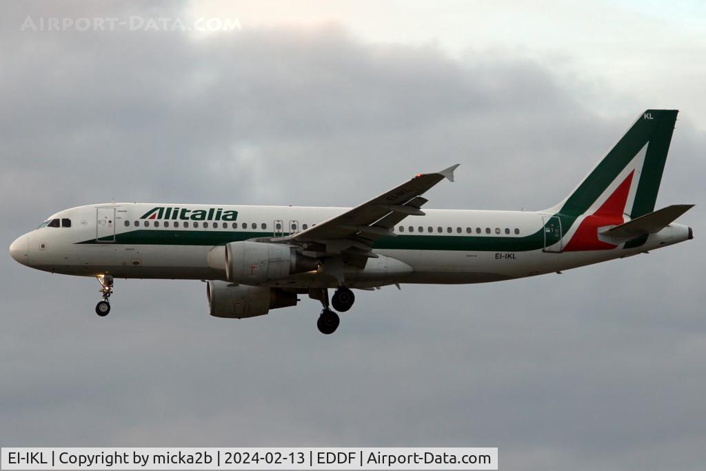 EI-IKL, 2001 Airbus A320-214 C/N 1489, Landing