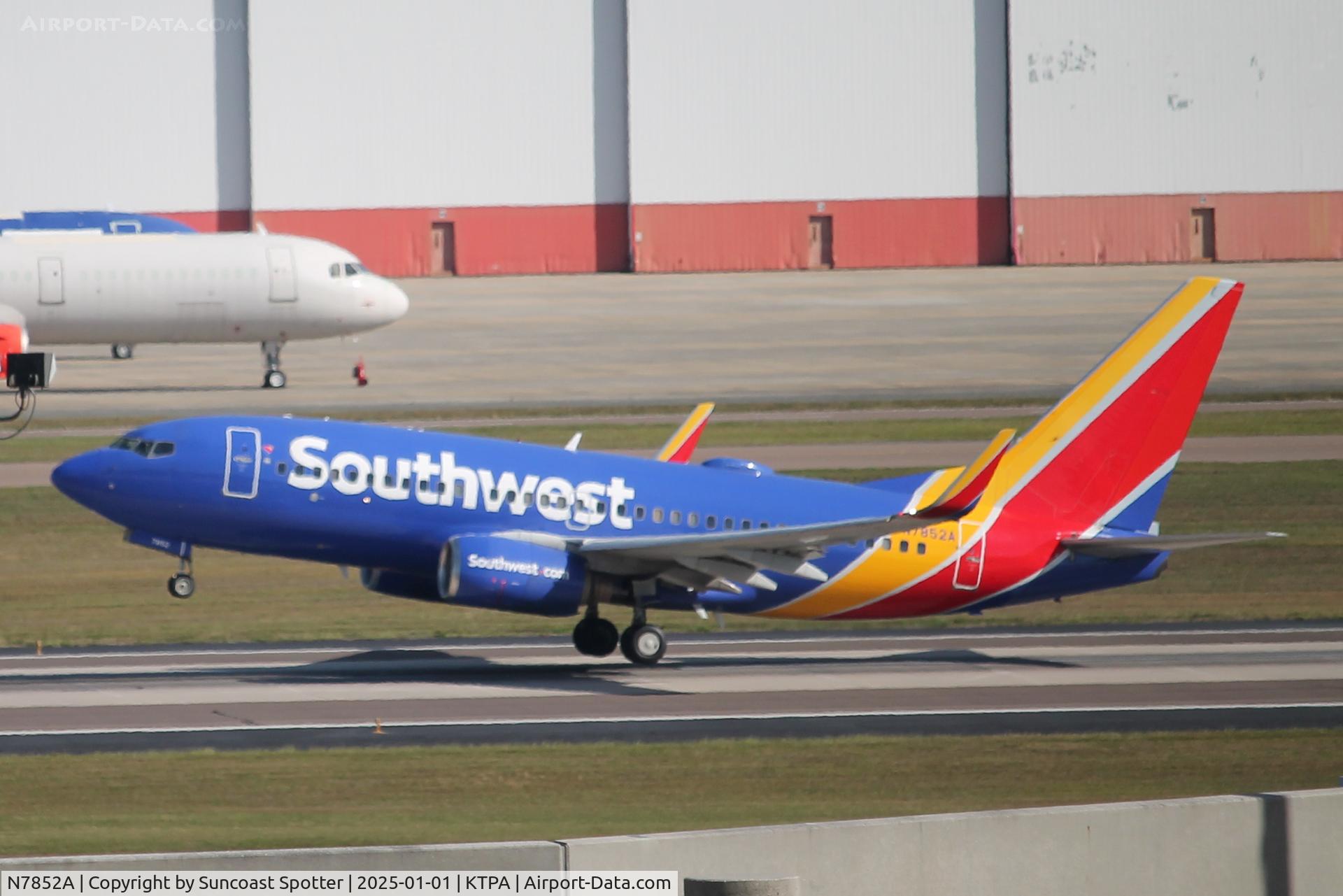 N7852A, 2006 Boeing 737-71B C/N 29371, Southwest Flight 3908 departs Runway 1R at Tampa International airport enroute to Reagan National Airport