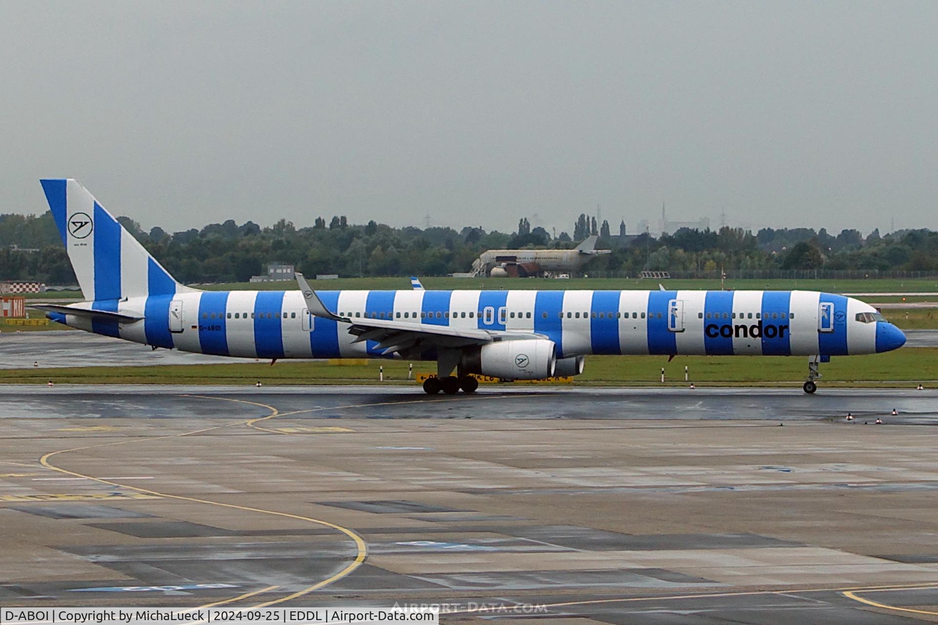 D-ABOI, 2000 Boeing 757-330 C/N 29018, At Düsseldorf
