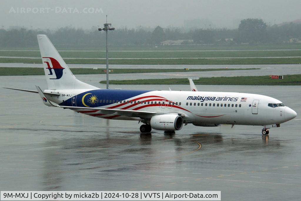 9M-MXJ, 2012 Boeing 737-8H6 C/N 40137, Taxiing