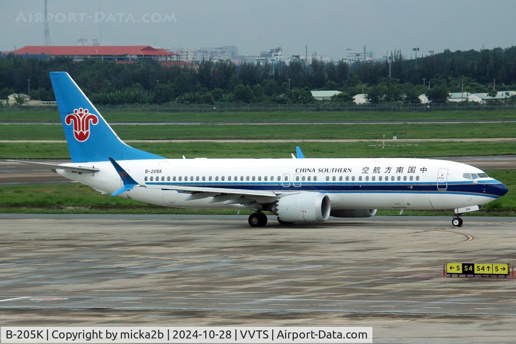 B-205K, 2018 Boeing 737-8MAX C/N 62880, Taxiing
