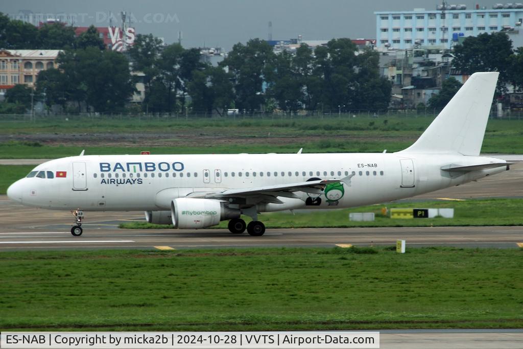 ES-NAB, AIRBUS A320-214 C/N 4347, Taxiing