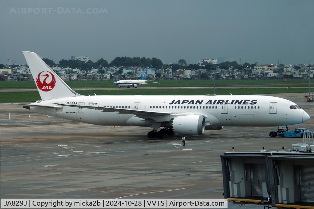 JA829J, 2012 Boeing 787-8 Dreamliner C/N 34839, Taxiing