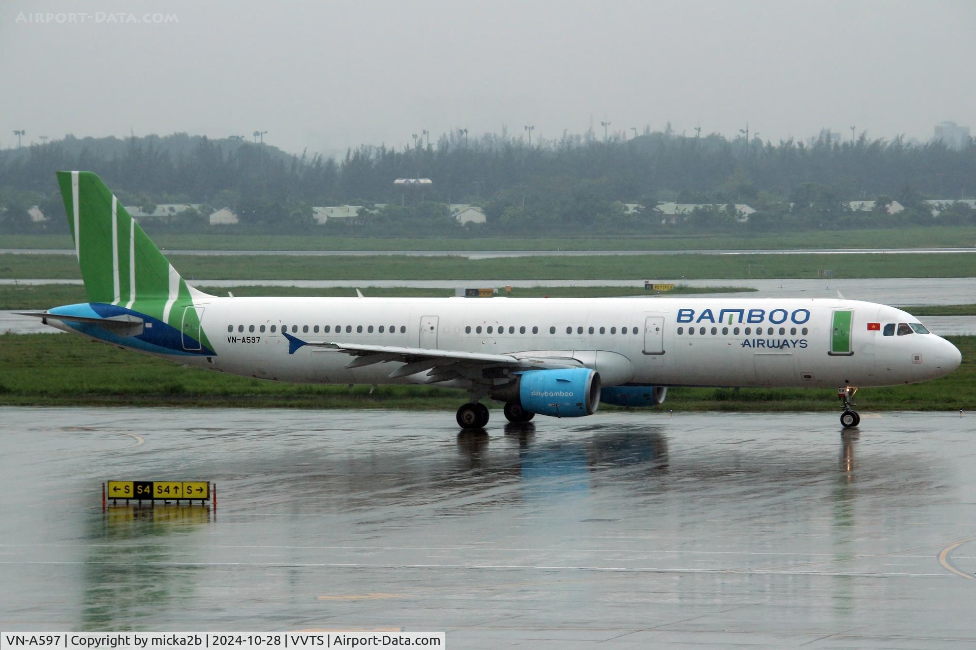 VN-A597, 2012 Airbus A321-211 C/N 5271, Taxiing