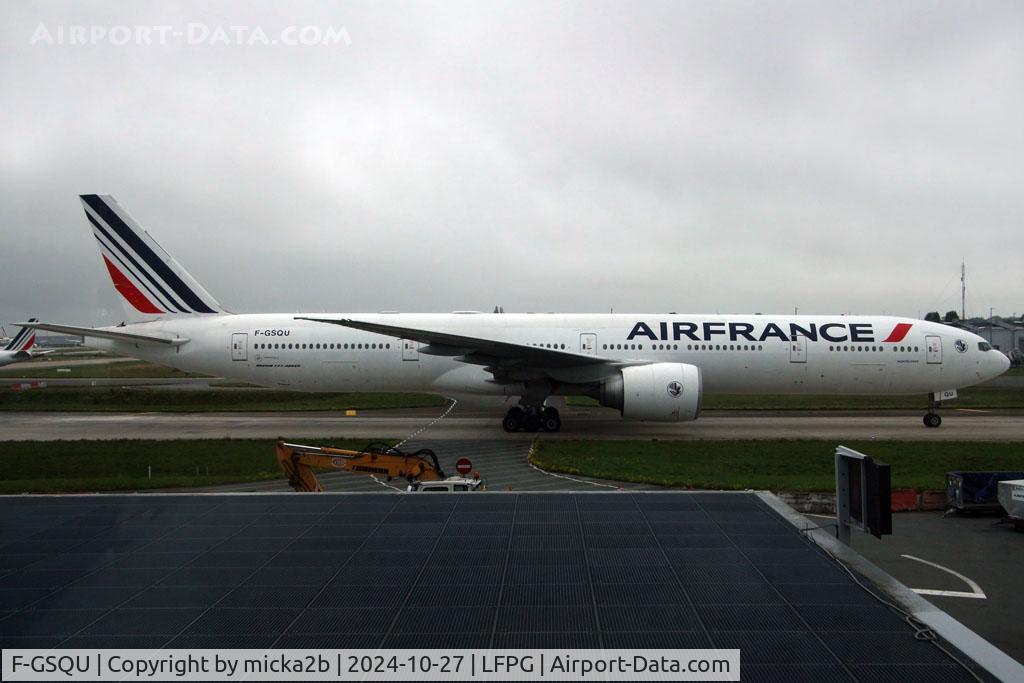 F-GSQU, 2007 Boeing 777-328/ER C/N 32847, Taxiing with new big titles