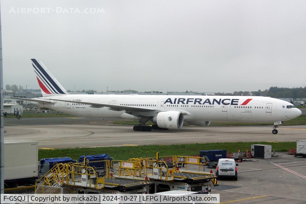 F-GSQJ, 2005 Boeing 777-328/ER C/N 32852, Taxiing