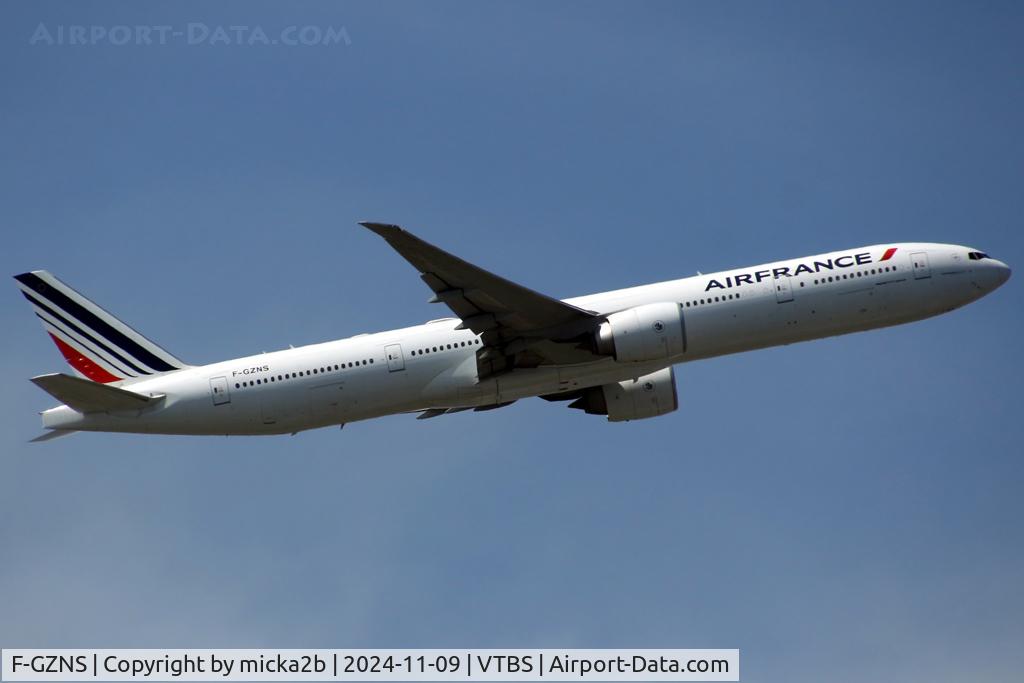 F-GZNS, 2015 Boeing 777-328/ER C/N 39970, Take off