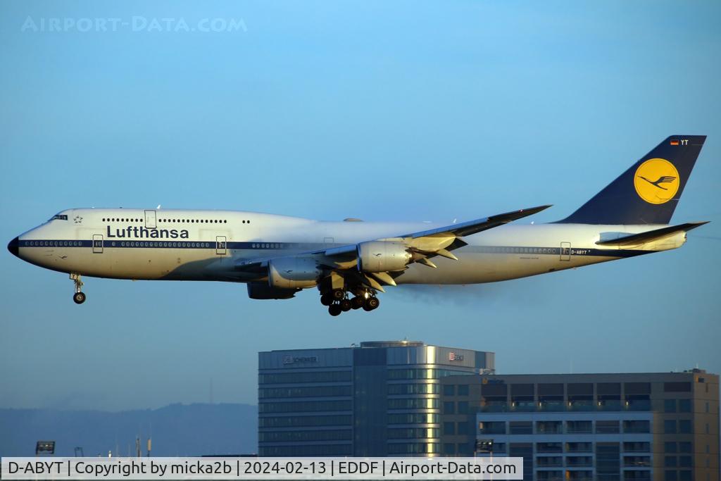 D-ABYT, 2015 Boeing 747-830 C/N 37844, Landing
