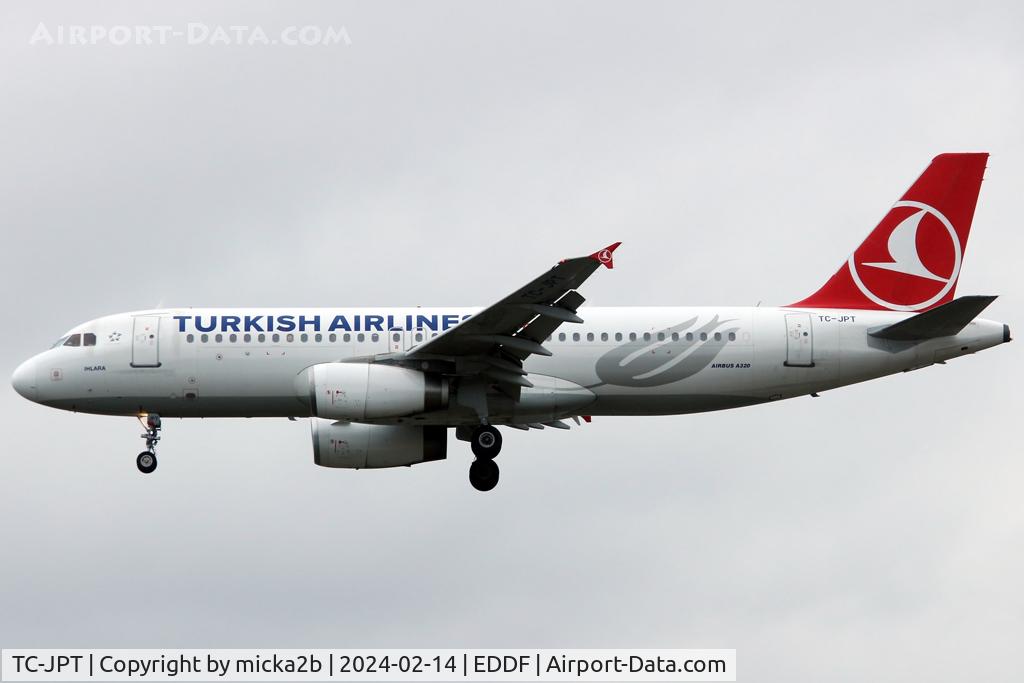 TC-JPT, 2008 Airbus A320-232 C/N 3719, Landing