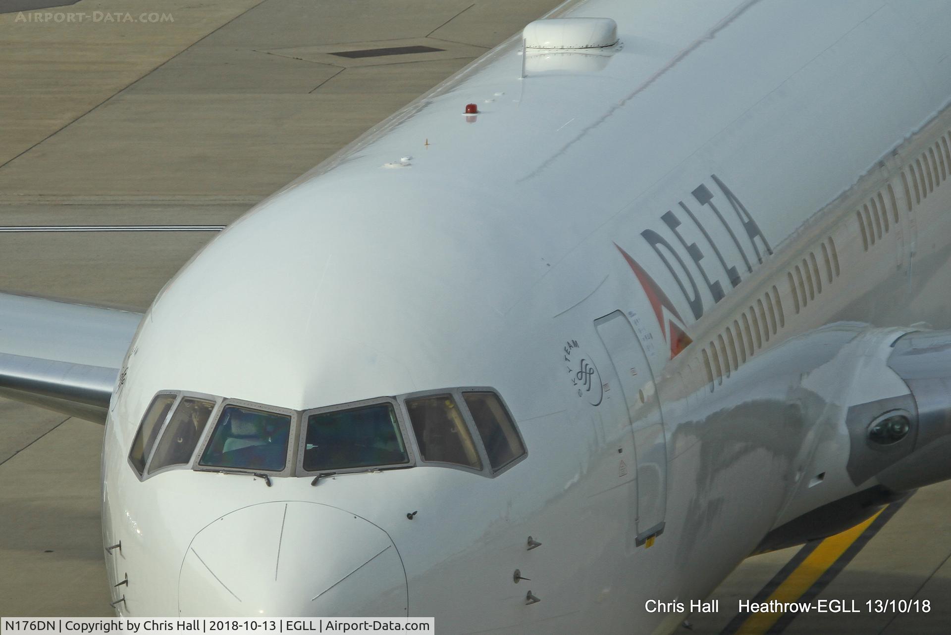 N176DN, 1990 Boeing 767-332 C/N 25061, Heathrow