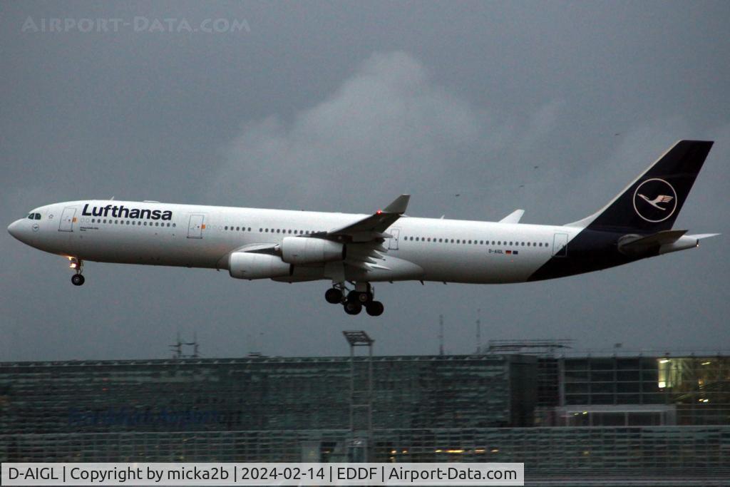 D-AIGL, 1996 Airbus A340-313 C/N 135, Landing
