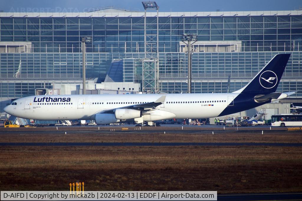 D-AIFD, 2001 Airbus A340-313X C/N 390, Taxiing with new livery