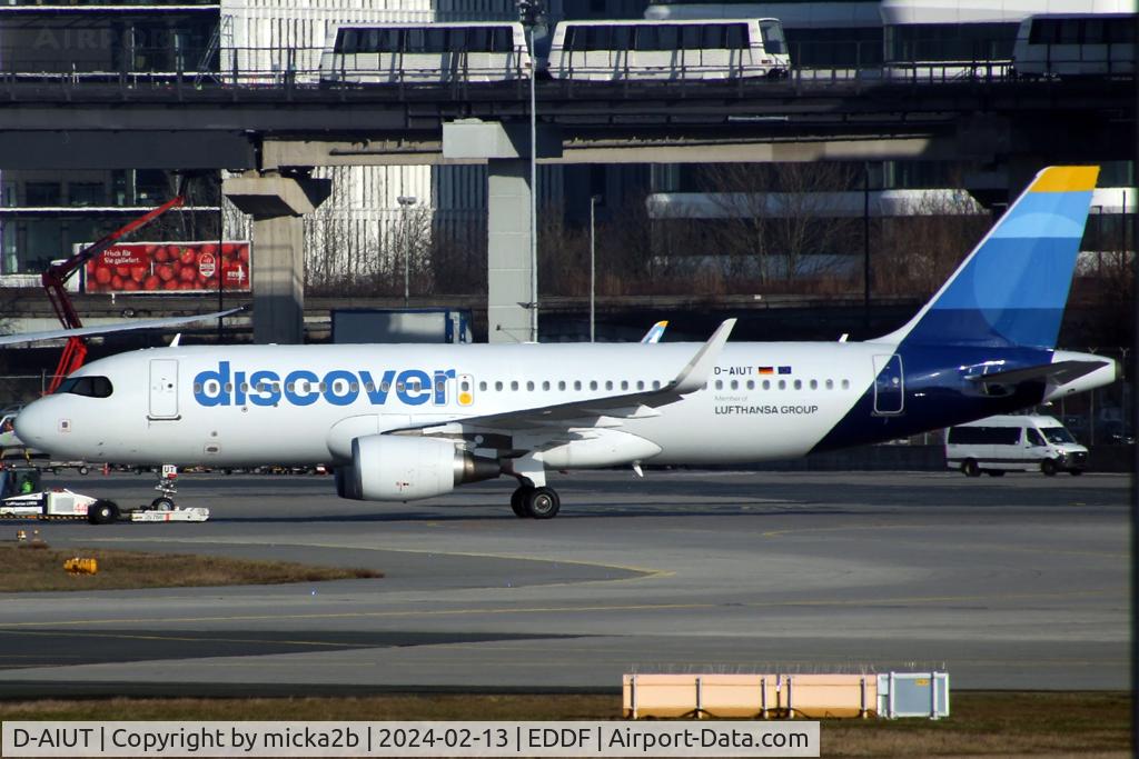 D-AIUT, 2016 Airbus A320-214 C/N 7115, Taxiing