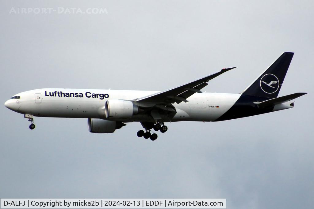 D-ALFJ, 2011 Boeing 777-F1H C/N 35612, Landing
