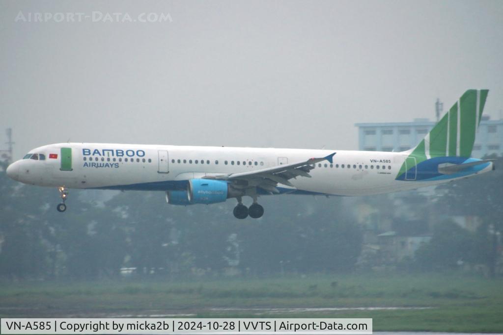 VN-A585, 2012 Airbus A321-211 C/N 5044, Landing