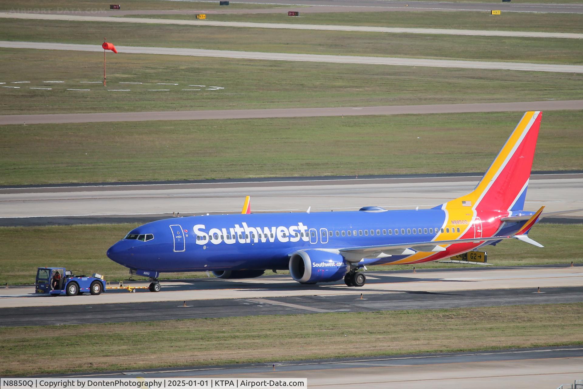 N8850Q, 2023 Boeing 737-8 MAX C/N 67498, Southwest Boeing Max towed at Tampa International Airport