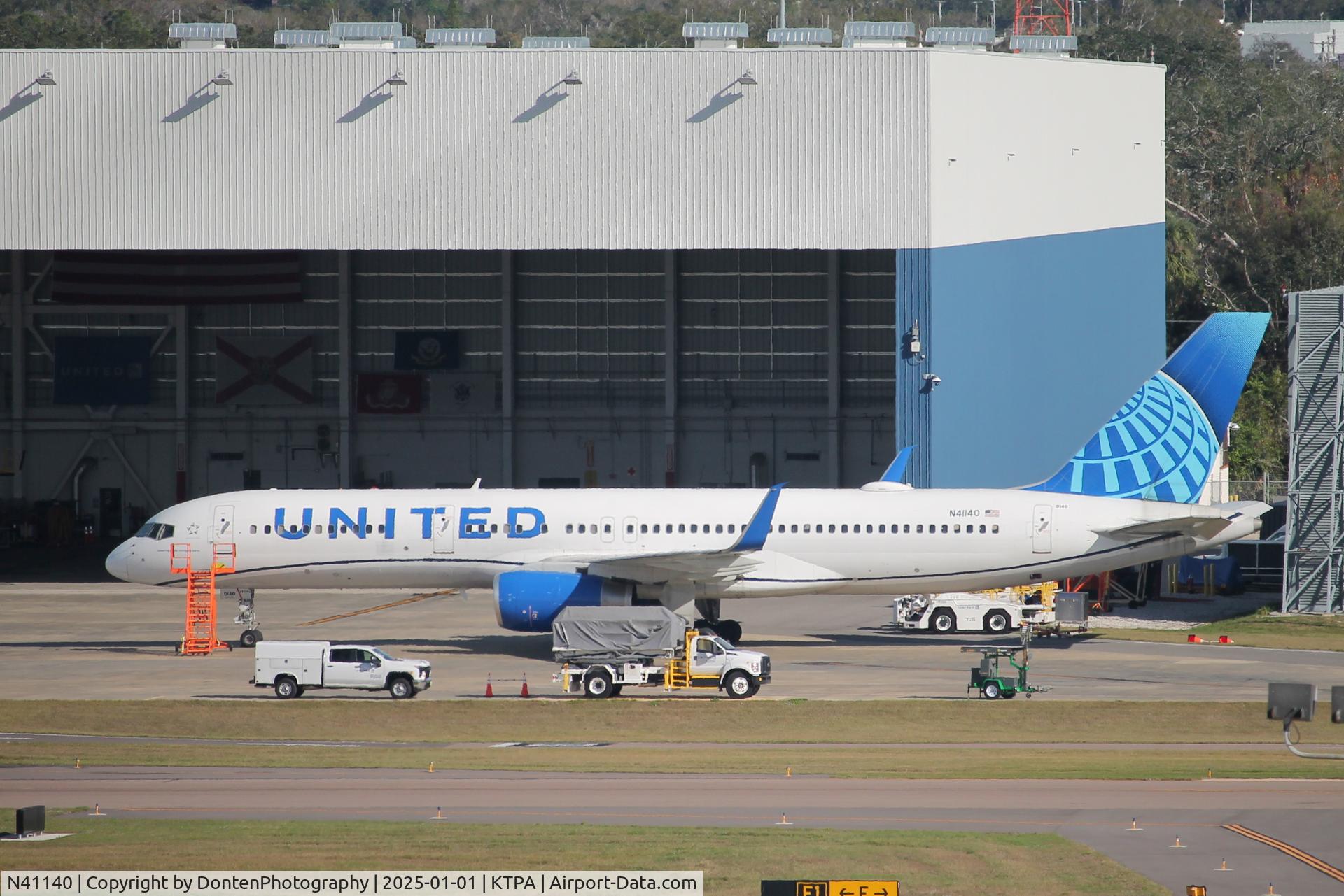 N41140, 2000 Boeing 757-224 C/N 30353, United Boeing 757 sits on the United ramp at Tampa International Airport