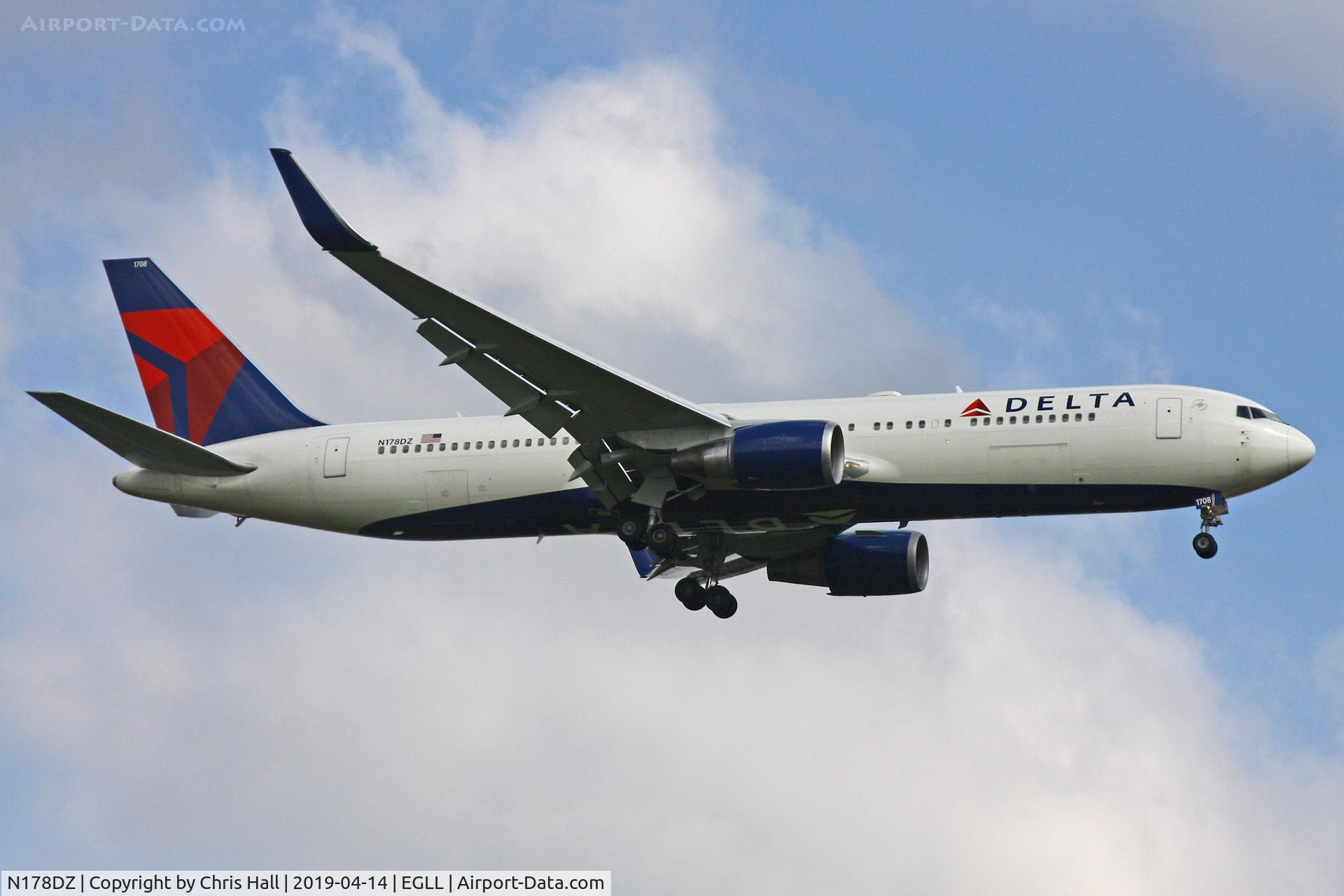 N178DZ, 2000 Boeing 767-332/ER C/N 30596, Heathrow