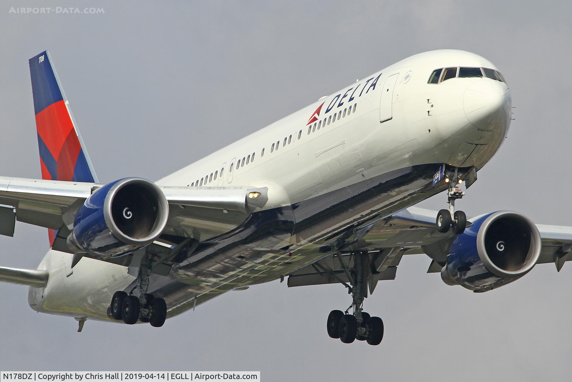 N178DZ, 2000 Boeing 767-332/ER C/N 30596, Heathrow