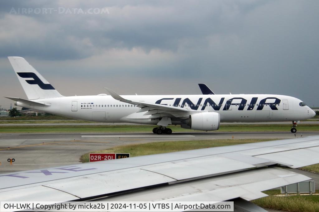OH-LWK, 2017 Airbus A350-941 C/N 0113, Taxiing
