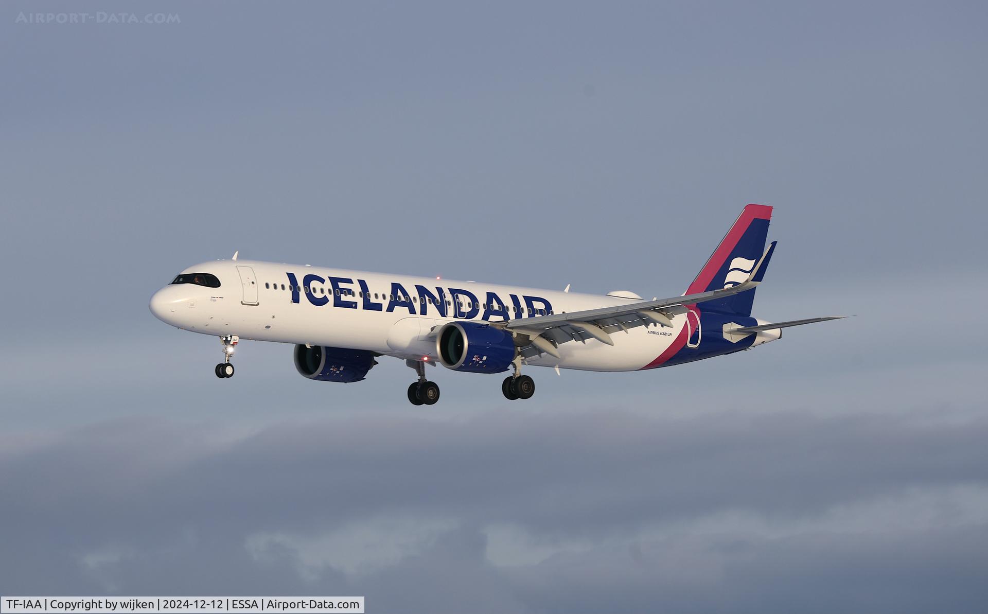 TF-IAA, 2024 Airbus A321-271NX C/N 12213, Rwy 26
